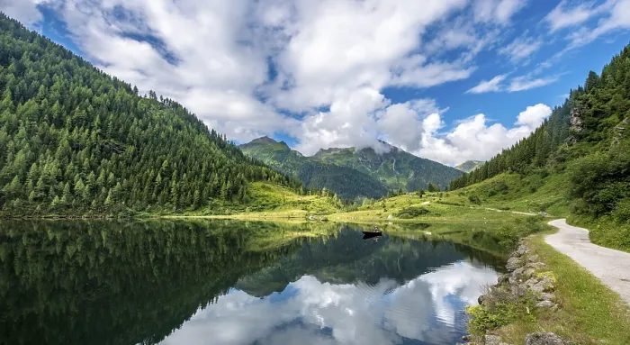 Gerahmter Druck : Spiegelung am Riesachsee. Gerahmter Druck : Spiegelung am Riesachsee.
