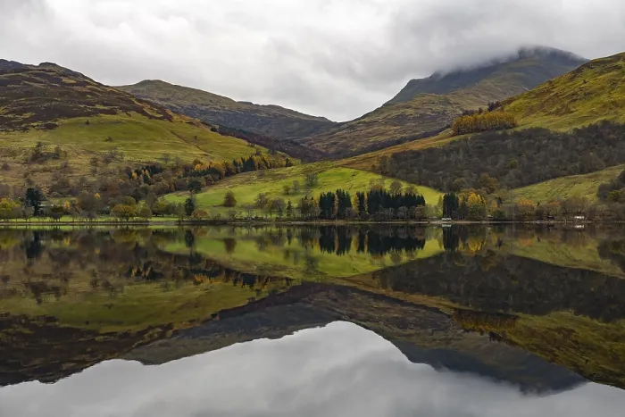 Gerahmter Druck : Spiegelung am Loch Earn, Highlands Gerahmter Druck : Spiegelung am Loch Earn, Highlands
