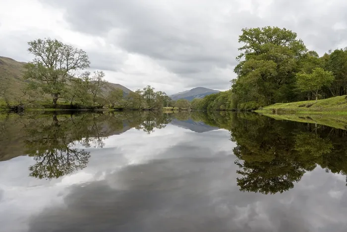 Gerahmter Druck : Reflexion am River Orchy, Tal von Glen Coe Gerahmter Druck : Reflexion am River Orchy, Tal von Glen Coe