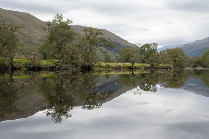 Gerahmter Druck : Reflexion am River Orchy, Tal von Glen Coe Gerahmter Druck : Reflexion am River Orchy, Tal von Glen Coe
