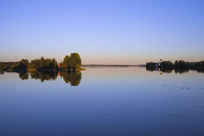 Gerahmter Druck : Spiegelungen auf einem See, Engedal. Gerahmter Druck : Spiegelungen auf einem See, Engedal.