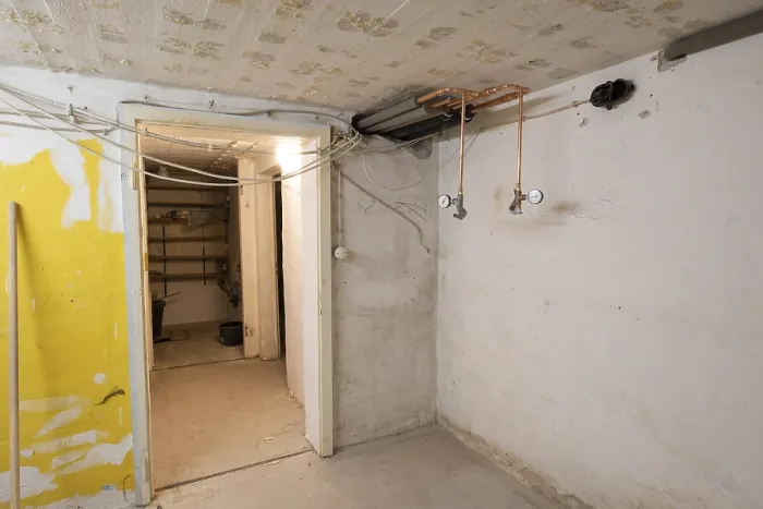 Gerahmter Druck : Sanierung eines alten Wohnungsbaus. Gerahmter Druck : Sanierung eines alten Wohnungsbaus.