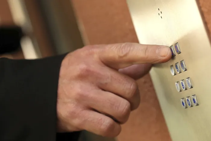 Gerahmter Druck : Wohngebäude mit gesicherten Zugangssystem. Gerahmter Druck : Wohngebäude mit gesicherten Zugangssystem.
