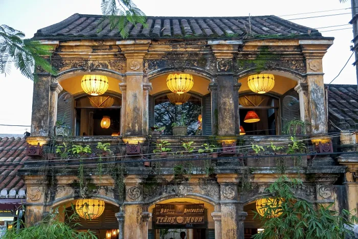 Gerahmter Druck : Restaurant mit altem Fassade. Gerahmter Druck : Restaurant mit altem Fassade.
