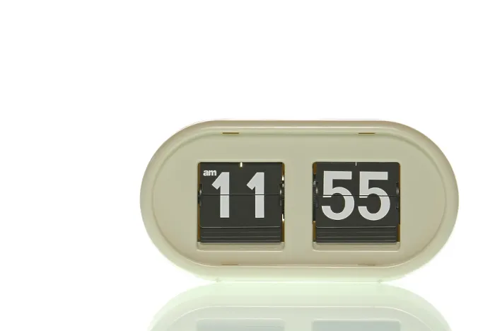 Gerahmter Druck : Retro-Uhr von fünf bis zwölf. Gerahmter Druck : Retro-Uhr von fünf bis zwölf.