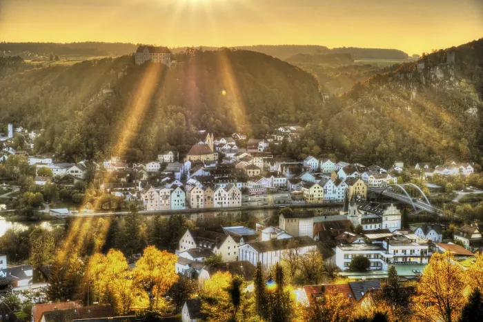 Gerahmter Druck : Riedenburg im Abendlicht. Gerahmter Druck : Riedenburg im Abendlicht.