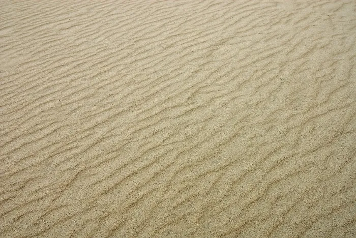 Gerahmter Druck : Wellen im Sand. Gerahmter Druck : Wellen im Sand.