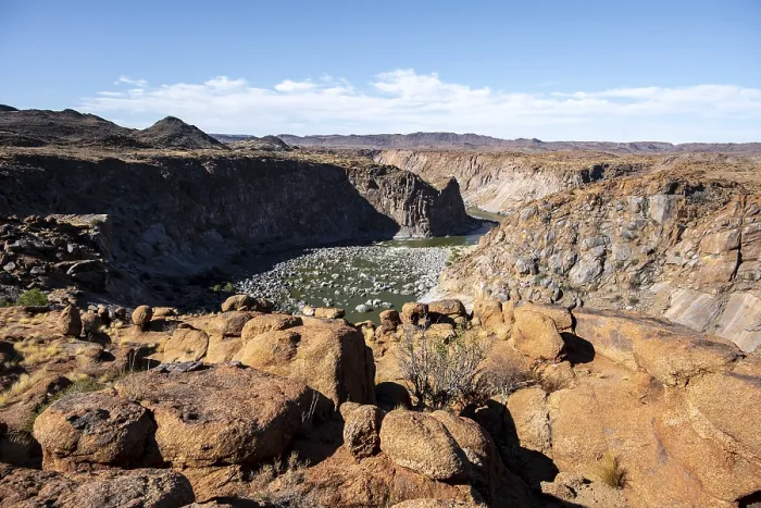 Gerahmter Druck : Bett des Orange Flusses und Müllablagerung, Augrabies-Fälle-Nationalpark, Nordkap, Südafrika Gerahmter Druck : Bett des Orange Flusses und Müllablagerung, Augrabies-Fälle-Nationalpark, Nordkap, Südafrika