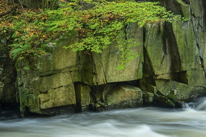 Gerahmter Druck : Der Bode in den herbstlichen Harzbergen. Gerahmter Druck : Der Bode in den herbstlichen Harzbergen.