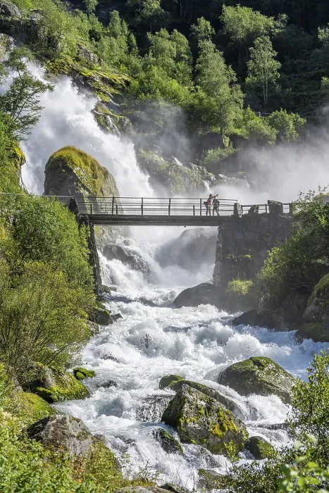 Gerahmter Druck : Briksdalselva, Wanderung zum Briksdalsbreen Gerahmter Druck : Briksdalselva, Wanderung zum Briksdalsbreen