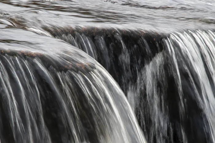 Gerahmter Druck : Fluss Etive, kleiner Wasserfall, Nahansicht. Gerahmter Druck : Fluss Etive, kleiner Wasserfall, Nahansicht.