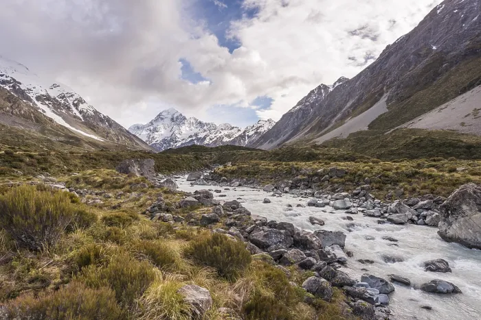 Gerahmter Druck : Fluss fließt durch Tal, Hooker River Gerahmter Druck : Fluss fließt durch Tal, Hooker River