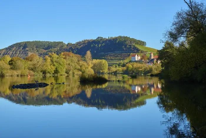Gerahmter Druck : Fluss, Main, Bäume, Schloss, Spiegelung Gerahmter Druck : Fluss, Main, Bäume, Schloss, Spiegelung