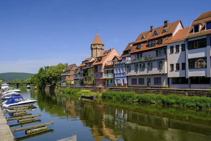 Gerahmter Druck : Fluss Tauber und Spitzer Turm Gerahmter Druck : Fluss Tauber und Spitzer Turm