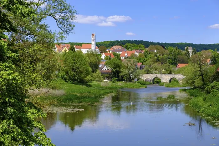 Gerahmter Druck : Fluss Wornitz und alte Stadt.