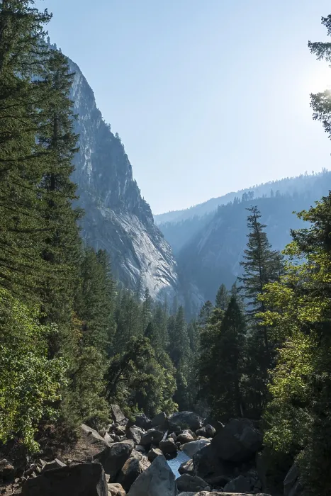 Gerahmter Druck : Bett des Merced River, Mist Trail Gerahmter Druck : Bett des Merced River, Mist Trail