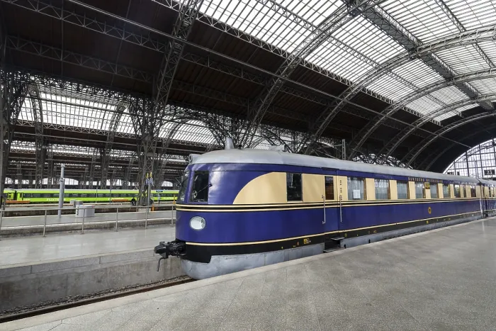 Gerahmter Druck : Geschmiedetes Eisengerüst im Hauptbahnhof. Gerahmter Druck : Geschmiedetes Eisengerüst im Hauptbahnhof.
