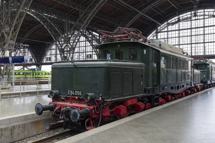 Gerahmter Druck : Geschmiedetes Eisengerüst am Hauptbahnhof. Gerahmter Druck : Geschmiedetes Eisengerüst am Hauptbahnhof.