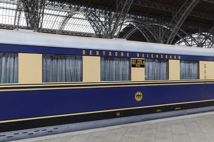 Gerahmter Druck : Geschmiedetes Eisengerüst im Hauptbahnhof. Gerahmter Druck : Geschmiedetes Eisengerüst im Hauptbahnhof.