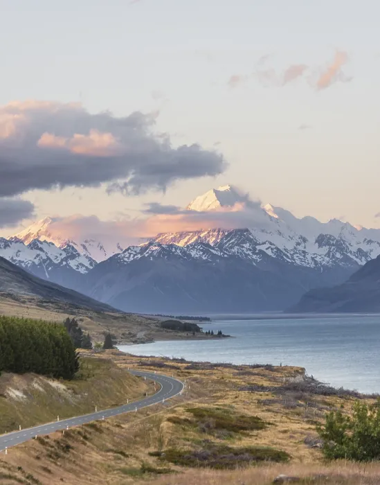 Gerahmter Druck : Straße mit Blick auf den Mount Cook, Sonnenuntergang. Gerahmter Druck : Straße mit Blick auf den Mount Cook, Sonnenuntergang.