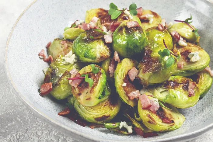 Gerahmter Druck : Gegrillte Blumenkohl, mit Speck. Gerahmter Druck : Gegrillte Blumenkohl, mit Speck.