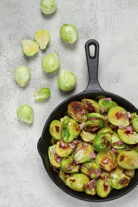 Gerahmter Druck : Gegrillte Blumenkohl mit Speck. Gerahmter Druck : Gegrillte Blumenkohl mit Speck.
