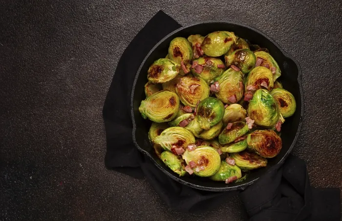 Gerahmter Druck : Gegrillte Blumenkohl, mit Speck. Gerahmter Druck : Gegrillte Blumenkohl, mit Speck.
