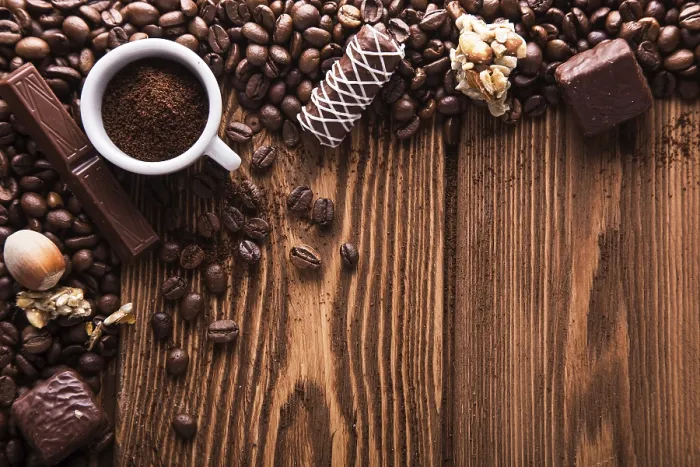 Gerahmter Druck : Geröstete Kaffeebohnen, Schokolade. Gerahmter Druck : Geröstete Kaffeebohnen, Schokolade.
