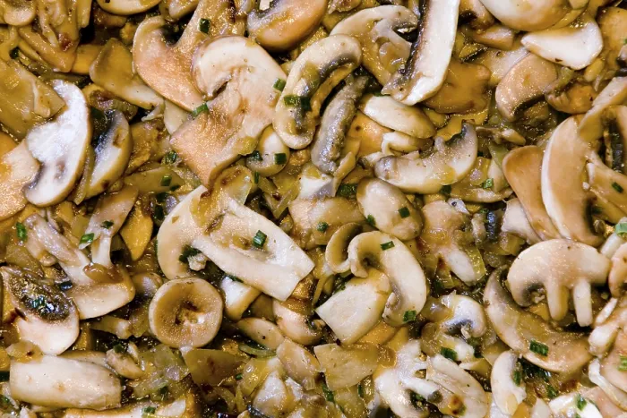 Gerahmter Druck : Geröstete Pilze. Gerahmter Druck : Geröstete Pilze.