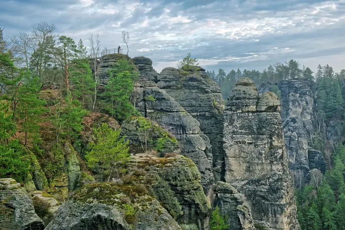 Gerahmter Druck : Blick auf eine Felsformation bei Ferdinandstein. Gerahmter Druck : Blick auf eine Felsformation bei Ferdinandstein.