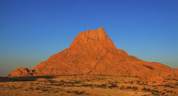 Gerahmter Druck : Felsformationen im Abendlicht um die Spitzkoppe. Gerahmter Druck : Felsformationen im Abendlicht um die Spitzkoppe.