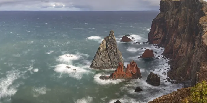 Gerahmter Druck : Felsformationen an der Nordküste. Gerahmter Druck : Felsformationen an der Nordküste.