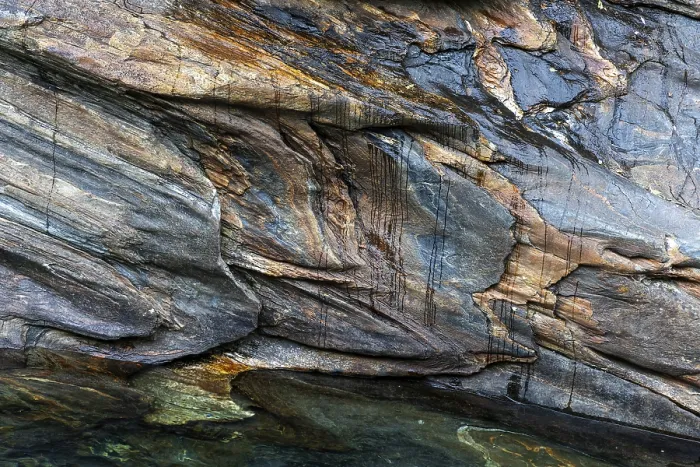 Gerahmter Druck : Felsformationen im Verzasca-Fluss. Gerahmter Druck : Felsformationen im Verzasca-Fluss.