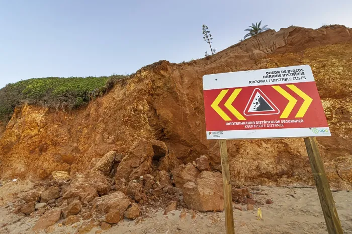 Gerahmter Druck : FELSSTURZ UNSTABILE KLIPPEN Gerahmter Druck : FELSSTURZ UNSTABILE KLIPPEN