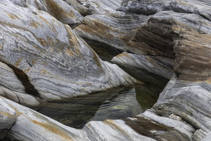 Gerahmter Druck : Felsen, Felsformationen, Verzasca-Fluss Gerahmter Druck : Felsen, Felsformationen, Verzasca-Fluss