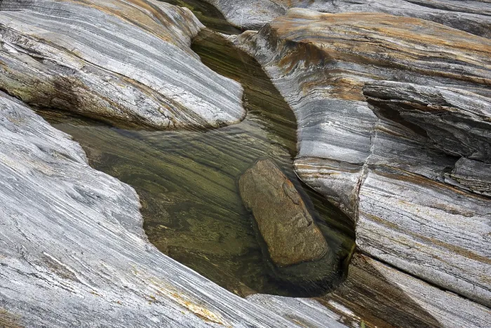 Gerahmter Druck : Felsen, Felsformationen, Verzasca-Fluss. Gerahmter Druck : Felsen, Felsformationen, Verzasca-Fluss.