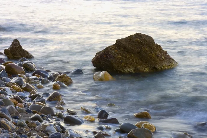Gerahmter Druck : Felsen im Meer. Gerahmter Druck : Felsen im Meer.