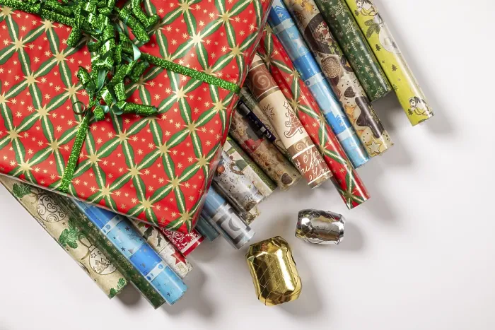 Gerahmter Druck : Einige Rollen Verpackungspapier. Gerahmter Druck : Einige Rollen Verpackungspapier.
