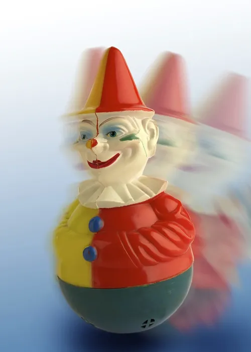 Gerahmter Druck : Ein beweglicher Rolly-Poly Spielzeug. Gerahmter Druck : Ein beweglicher Rolly-Poly Spielzeug.
