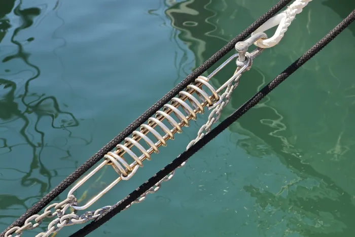 Gerahmter Druck : Seil auf dem Deck der Yacht. Gerahmter Druck : Seil auf dem Deck der Yacht.