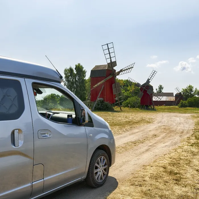 Gerahmter Druck : Rote Bockwindmühlen, Campervan Gerahmter Druck : Rote Bockwindmühlen, Campervan