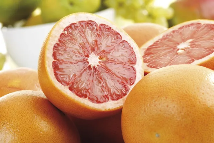 Gerahmter Druck : Rubinrote Grapefrüchte (Citrus x paradisi) Gerahmter Druck : Rubinrote Grapefrüchte (Citrus x paradisi)