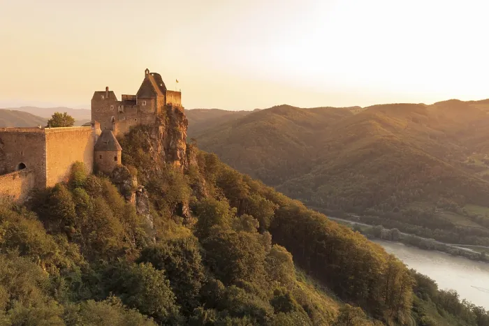 Gerahmter Druck : Ruine von Schloss Aggstein im Abendlicht. Gerahmter Druck : Ruine von Schloss Aggstein im Abendlicht.