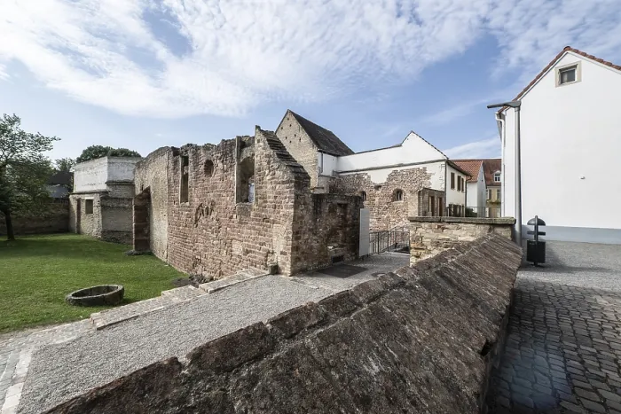 Gerahmter Druck : Ruinen der mittelalterlichen Synagoge Gerahmter Druck : Ruinen der mittelalterlichen Synagoge