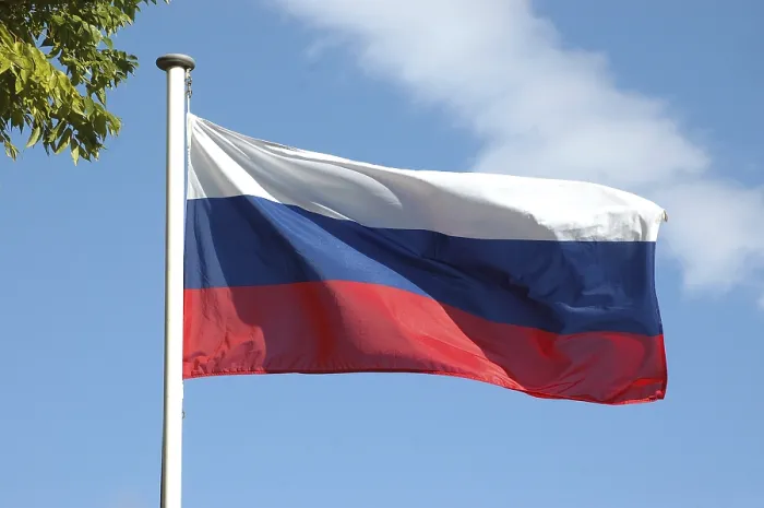 Gerahmter Druck : Russische Flagge weht im Wind. Gerahmter Druck : Russische Flagge weht im Wind.