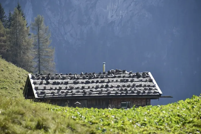 Gerahmter Druck : Idyllische Almhütte auf der Priesbergalm. Gerahmter Druck : Idyllische Almhütte auf der Priesbergalm.