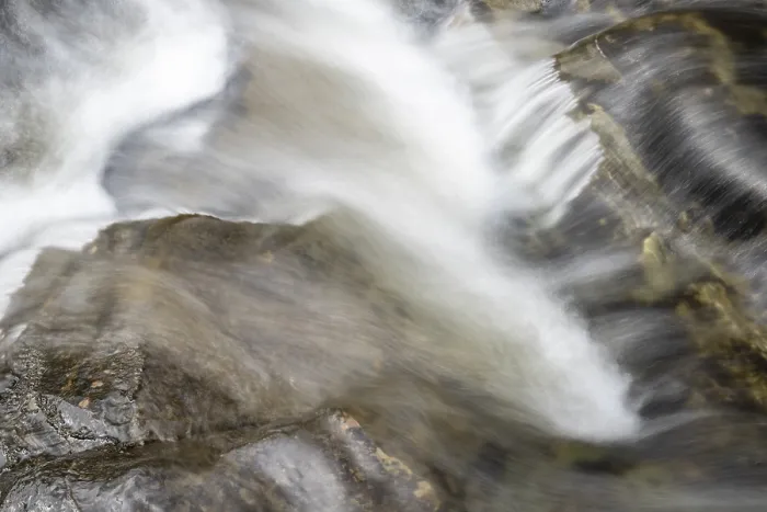 Gerahmter Druck : Rauschender Bergbach, Alvdal Gerahmter Druck : Rauschender Bergbach, Alvdal