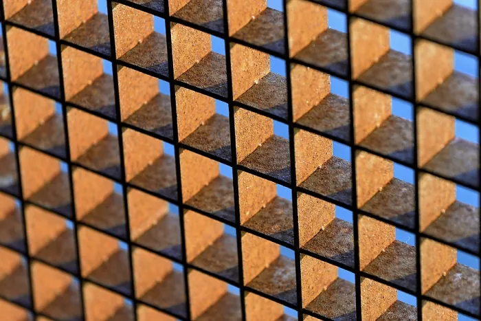Gerahmter Druck : Rostiger Gitter gegen einen blauen Himmel, Hintergrundbild. Gerahmter Druck : Rostiger Gitter gegen einen blauen Himmel, Hintergrundbild.