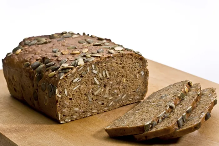 Gerahmter Druck : Roggenbrot mit Kürbiskernen Gerahmter Druck : Roggenbrot mit Kürbiskernen