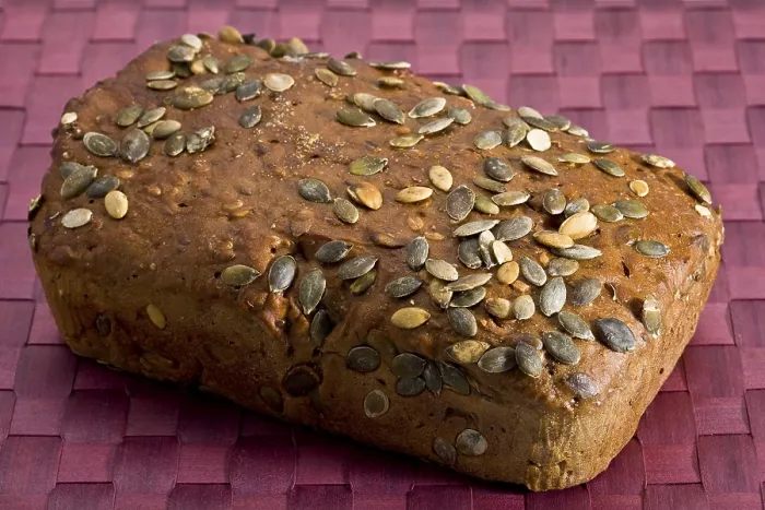 Gerahmter Druck : Weizenbrot mit Kürbiskernen. Gerahmter Druck : Weizenbrot mit Kürbiskernen.